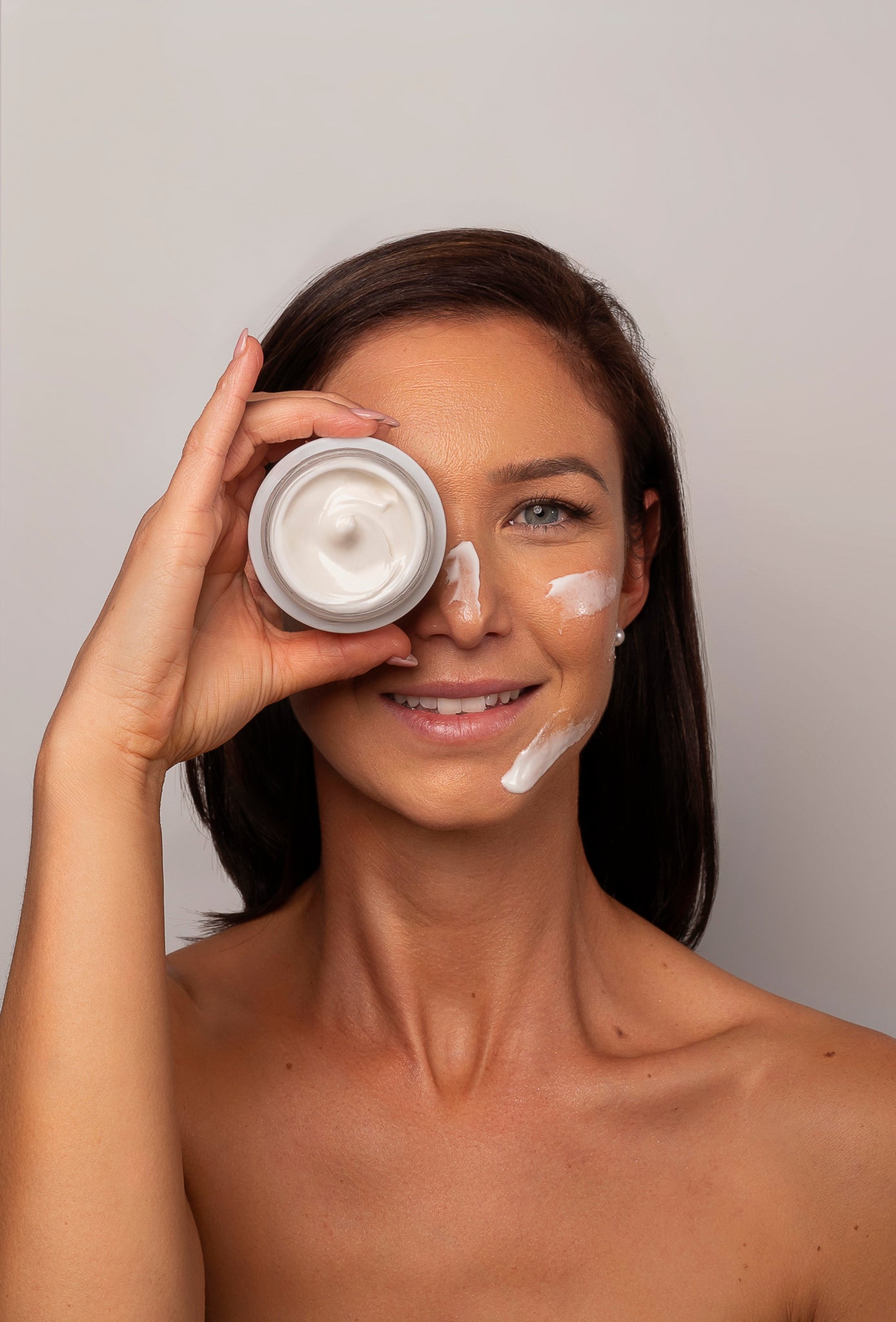 Skinimalism - Why Multifunctional Skincare Creams Are What Women Want Now